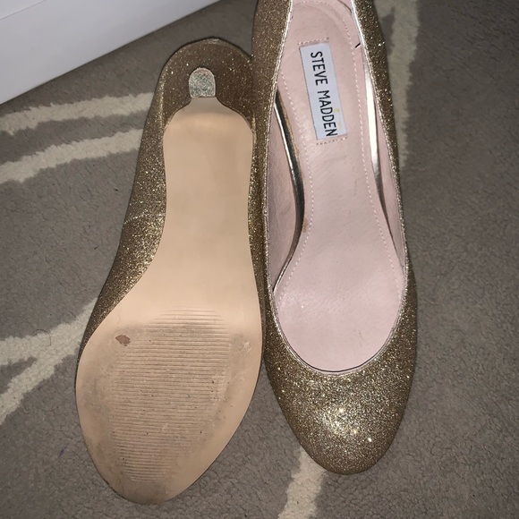 Gold Sparkle Steve Madden Pumps - Picture 4 of 4